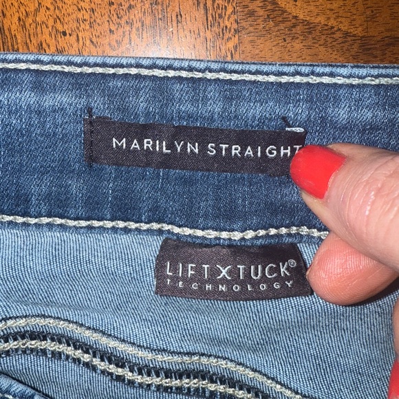 NYDJ Marilyn Straight Leg Jeans Bluewater Wash Release Hem | Size 4 - Picture 12 of 16